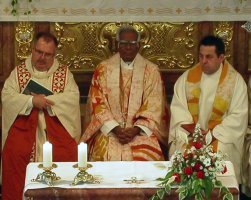 Pfr. Etzkorn, Erzbischof Peter Fernando und Pfr. Maiba